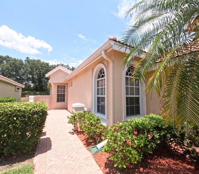 Building Photo - 650 SW Treasure Cove