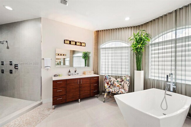 Building Photo - 5801 Melaleuca Rd