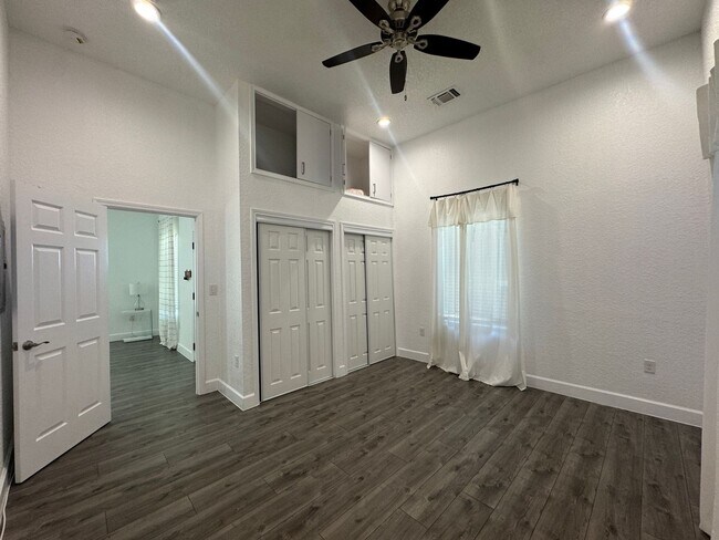 Building Photo - Beautiful 2 bd 2 ba with office! Home minutes from the Historic Pearl! AVAILABLE NOW!