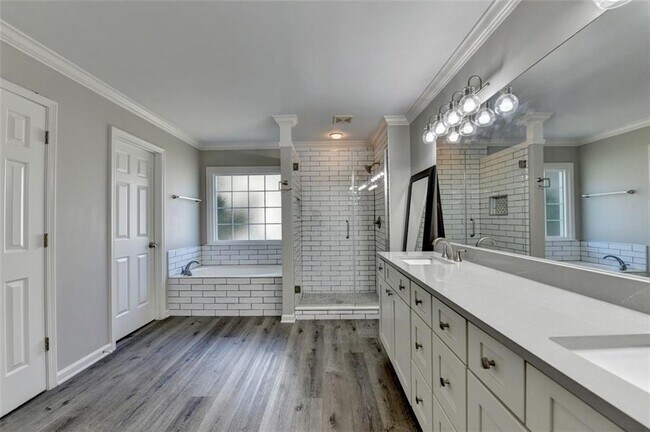 Building Photo - 355 Gaines Oak Way