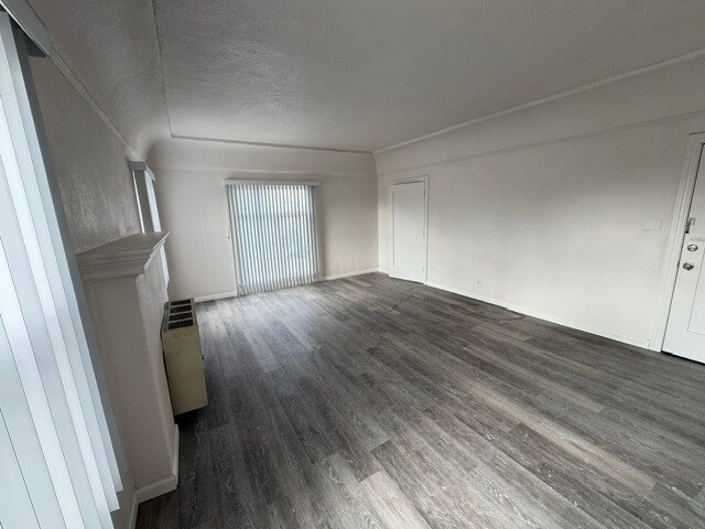 Building Photo - 4915 San Vicente Blvd