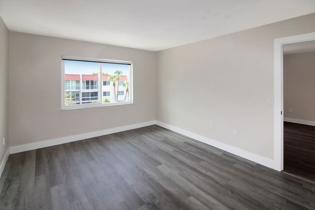Building Photo - 210 Santa Maria St