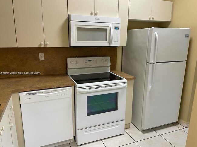 Building Photo - 2920 SE 13th Rd