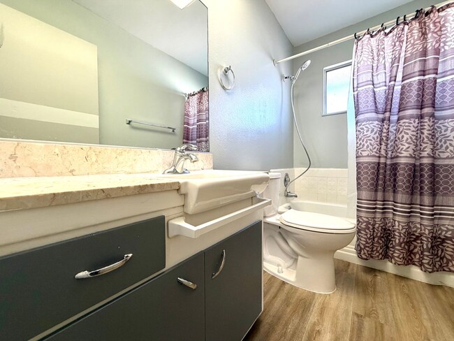 Building Photo - Low-Maintenance 2 Bed 2 Bath Home with Enclosed Patio in Sun City 55+ Community