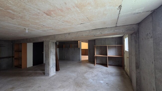 Building Photo - 411 Westview Dr