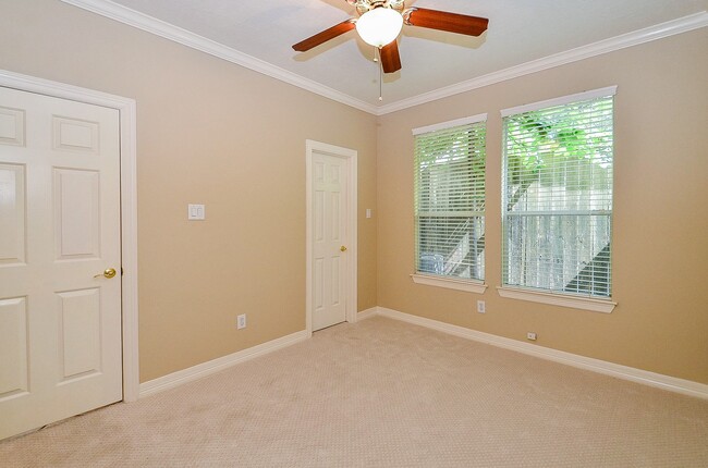 Building Photo - 5208 Blossom St