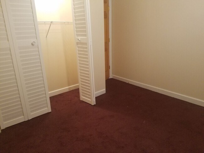 Building Photo - South Shore Gem