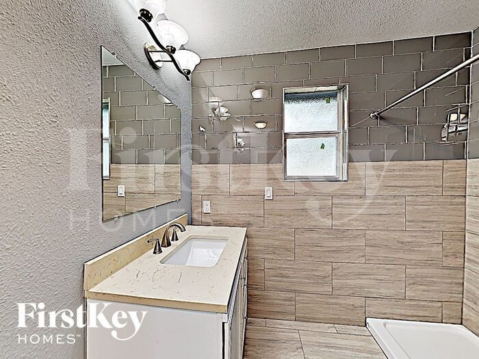 Building Photo - 626 Warren St