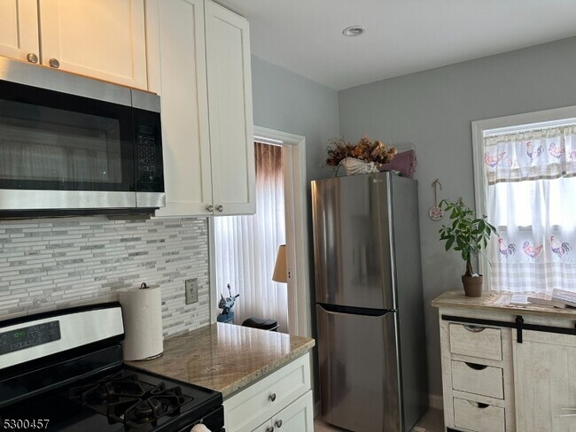 Building Photo - 89 Farragut Rd