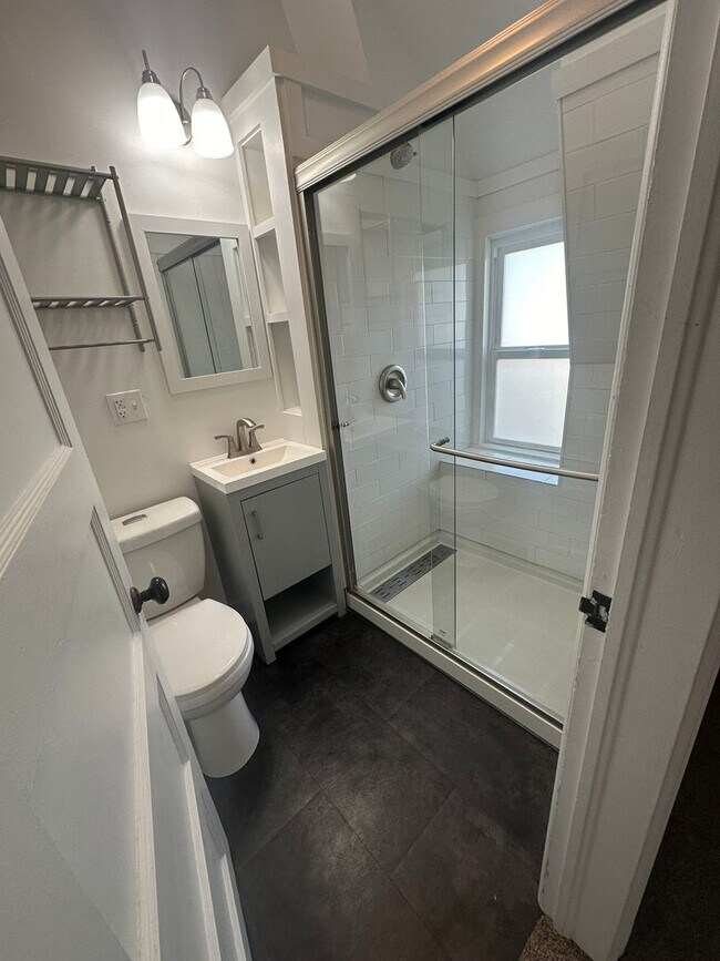 Building Photo - 113 N 6th St