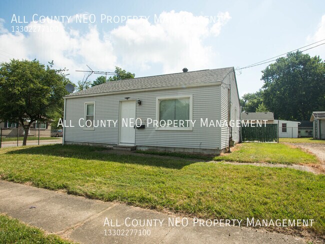 Building Photo - 835 Staeger St