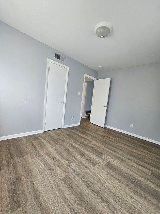 Building Photo - 8 Pollux Cir E