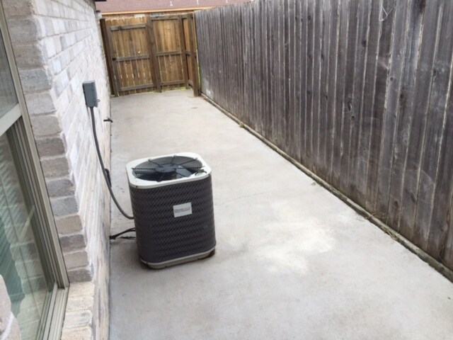 Building Photo - 1604 E Quail St