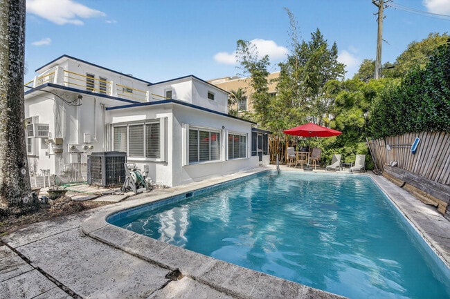 Building Photo - 501 SW 5th St