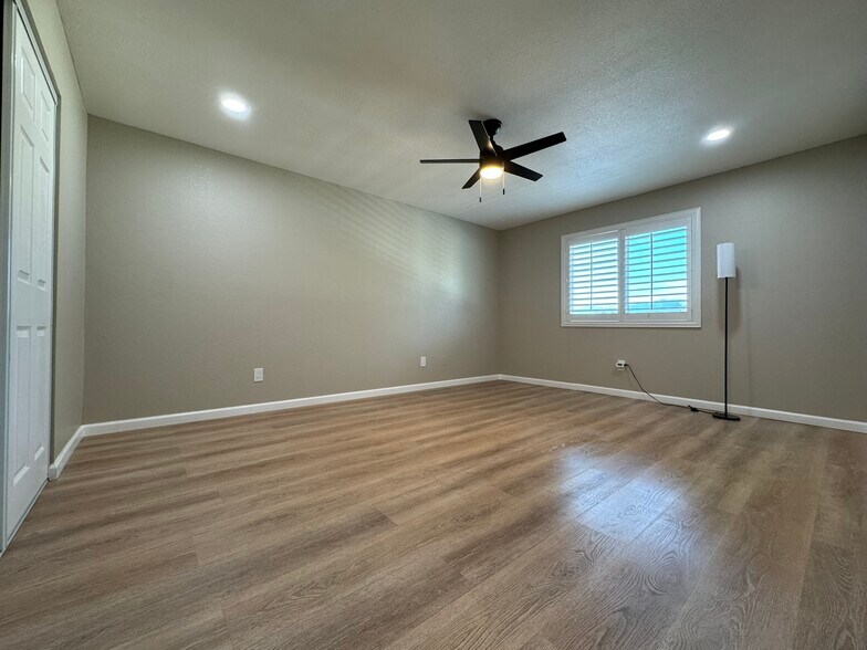 Primary Bedroom - 1117 Oxford Dr