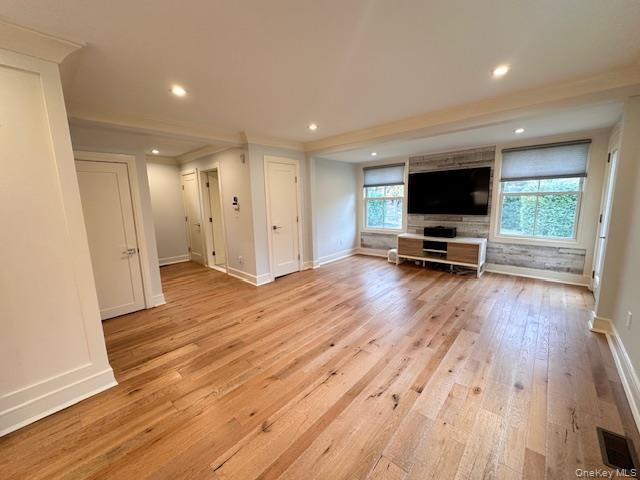 Building Photo - 414 Thompson St