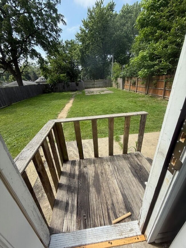 Building Photo - 3 Bedroom / 2 Bathroom House in Peoria