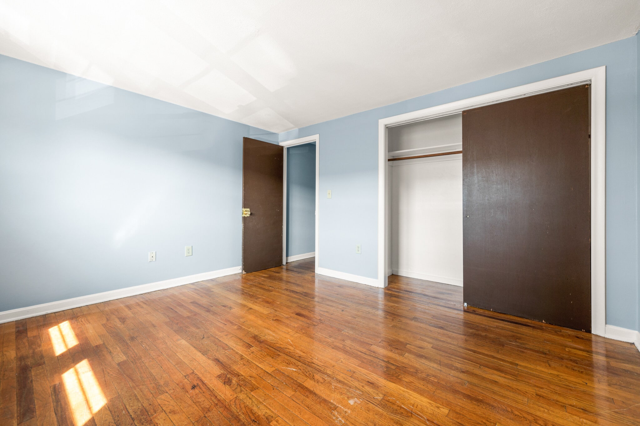 Building Photo - 338 Park Ave