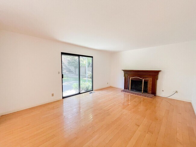 Building Photo - Castro Valley Home in Columbia