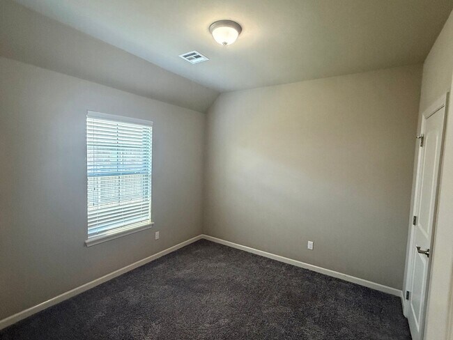 Building Photo - 18805 Trailview Way