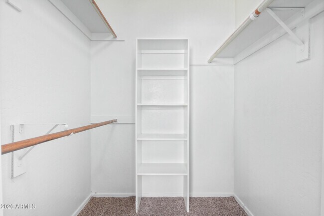 Building Photo - 5682 W Ross Dr