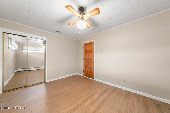 Building Photo - 14 Swan Ave