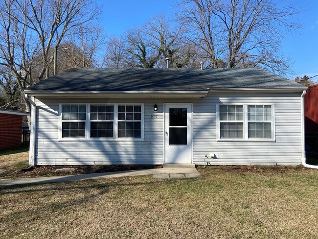 Primary Photo - 2 Bedroom, 1 Bathroom House in High Point