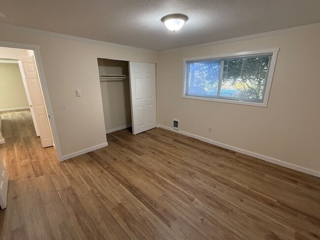 Building Photo - Alfi 3325 4-plex - Everett