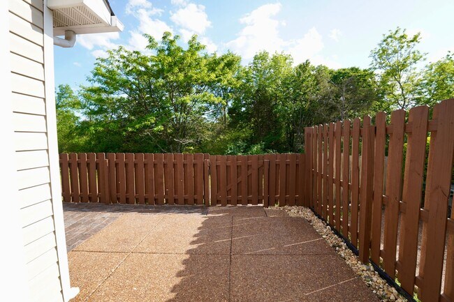 Building Photo - NICE One Level Nashville Area Home Near Lakes and Airport!