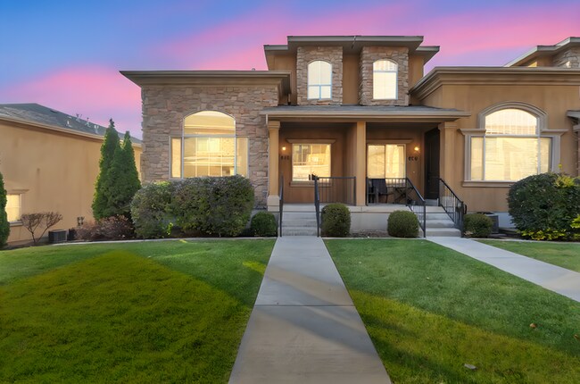 Building Photo - Beautiful Townhouse w attached 2 car garage in Orem