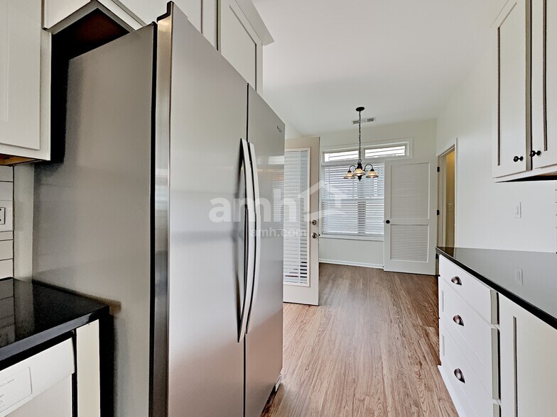 Building Photo - 826 Durham Ct