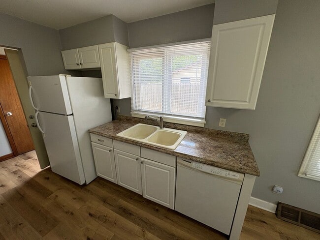 Building Photo - Bright & Spacious 3-Bedroom Home with Large Backyard