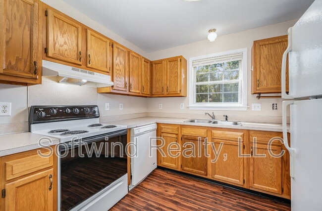 Building Photo - 1348 Hillside Dr