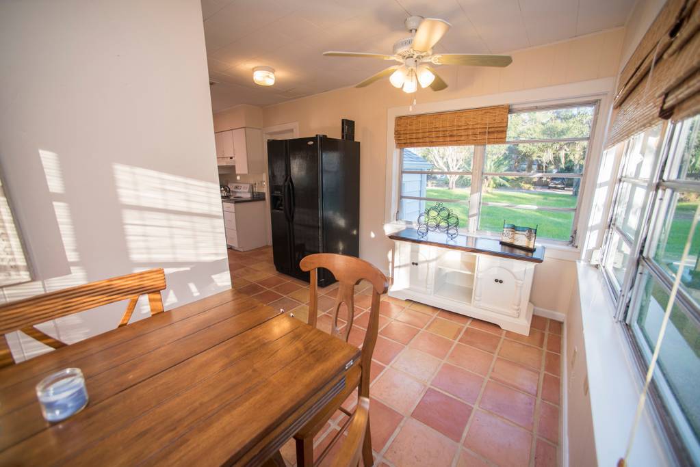 Enjoy a quiet meal - 107 E Melbourne Ave