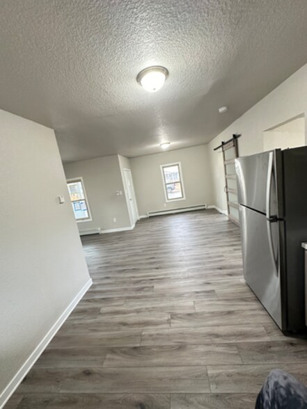 Building Photo - 132 6th St