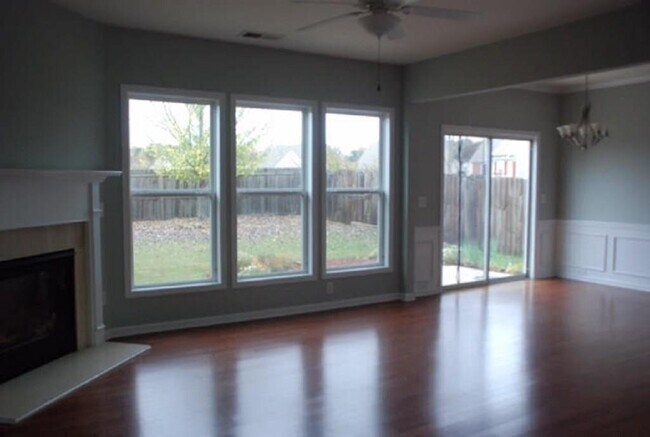 Building Photo - 5720 Weddington Dr