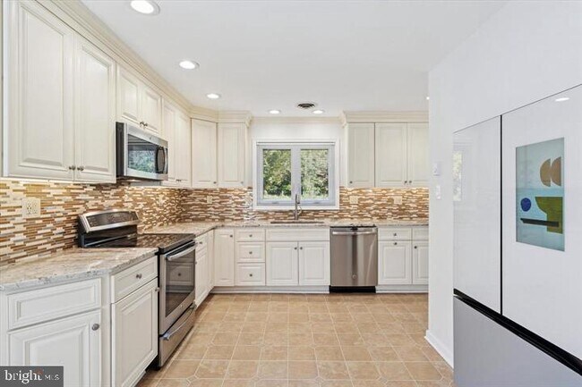 Building Photo - 201 Chandler Dr