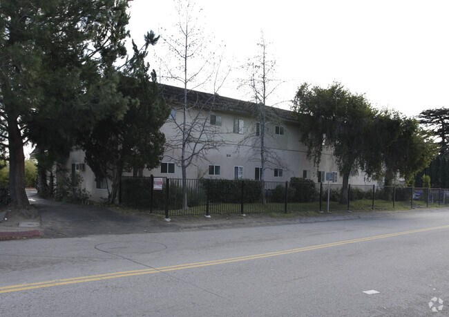 Building Photo - 13060 Victory Blvd