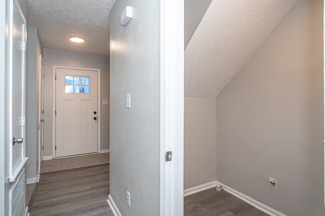 Building Photo - 5717 Aftonshire Dr