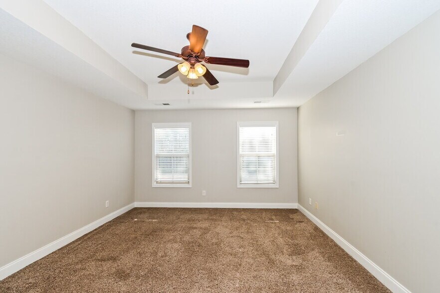 Building Photo - 2915 S Hartland