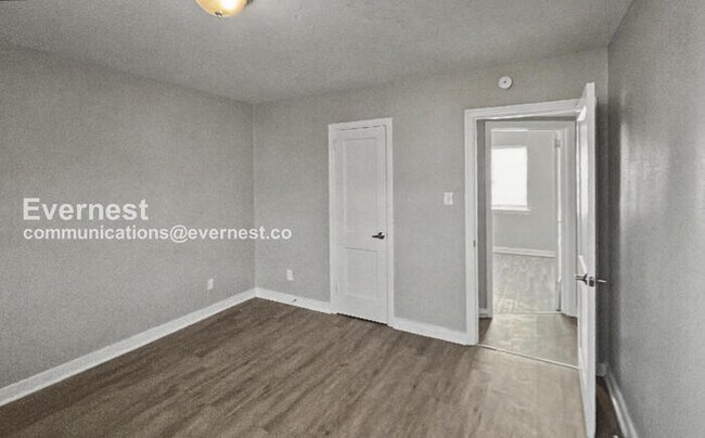 Building Photo - 1018 4th Ave W