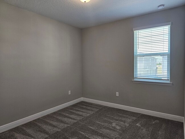 Building Photo - Beautiful and Spacious 3 bedroom 2 bath Townhome With a Split Floor Plan in Winter Garden!