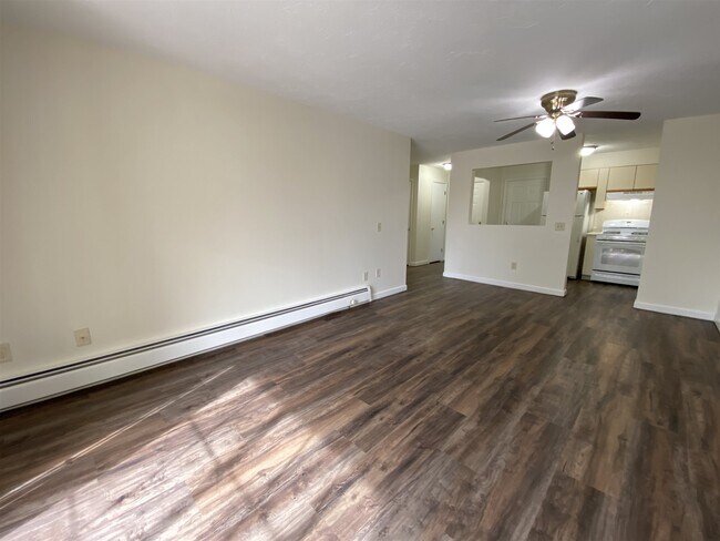 Building Photo - 385 Huse Rd