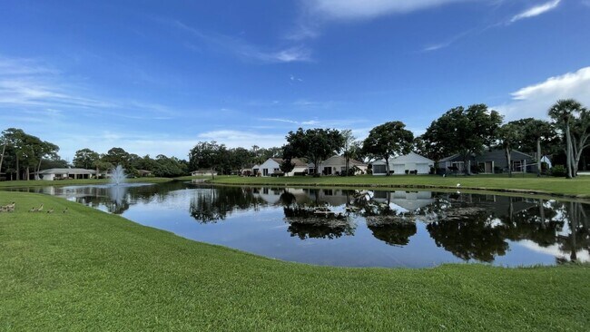 Building Photo - Charming 2-Bed with Scenic Views in Boynton Beach