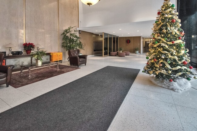 Building Photo - 5701 N Sheridan Rd