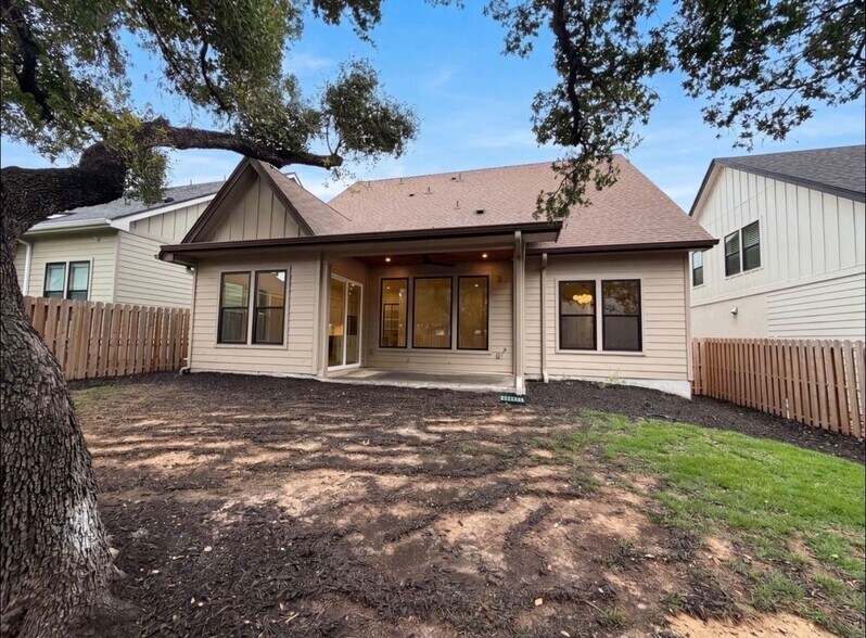 Building Photo - 4211 Honeycomb St