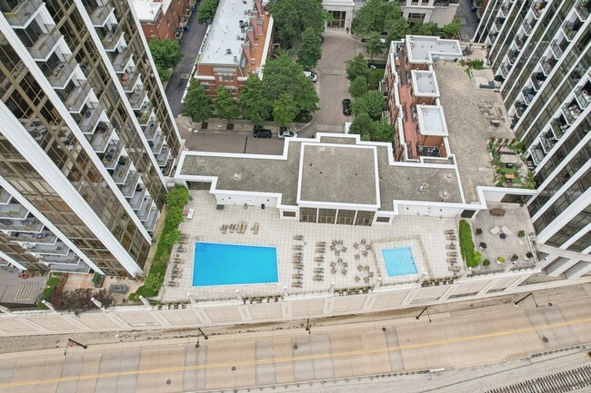 Building Photo - 1335 S Prairie Ave