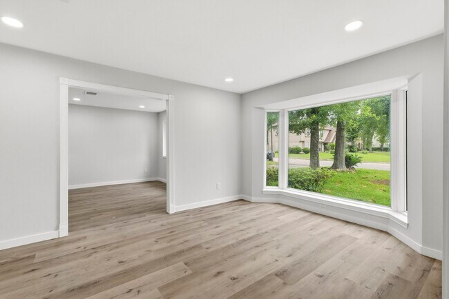 Building Photo - 15215 Parkville Dr