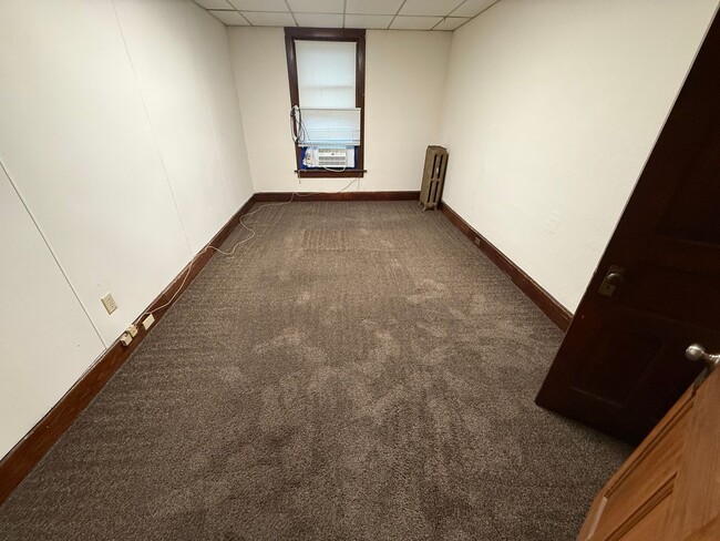 Building Photo - Spacious 4-Bedroom Apartment with Main Street Views