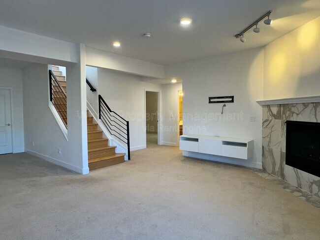 Building Photo - 14973 W 32nd Dr